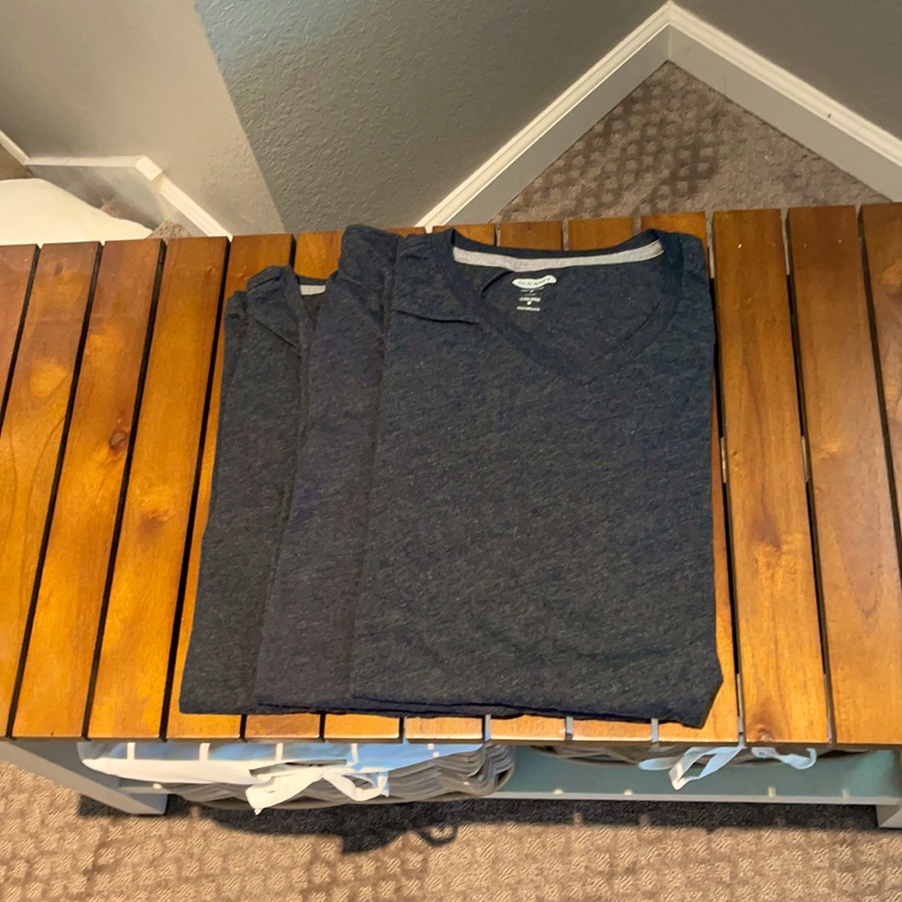 Old Navy V Neck Gray T-shirt 3 Pack- Size Medium